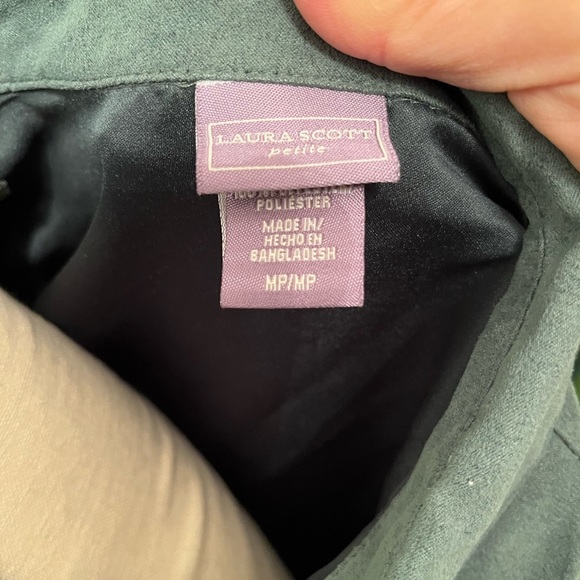 Laura Scott sage green ladies button down top, Medium petite - Picture 5 of 5